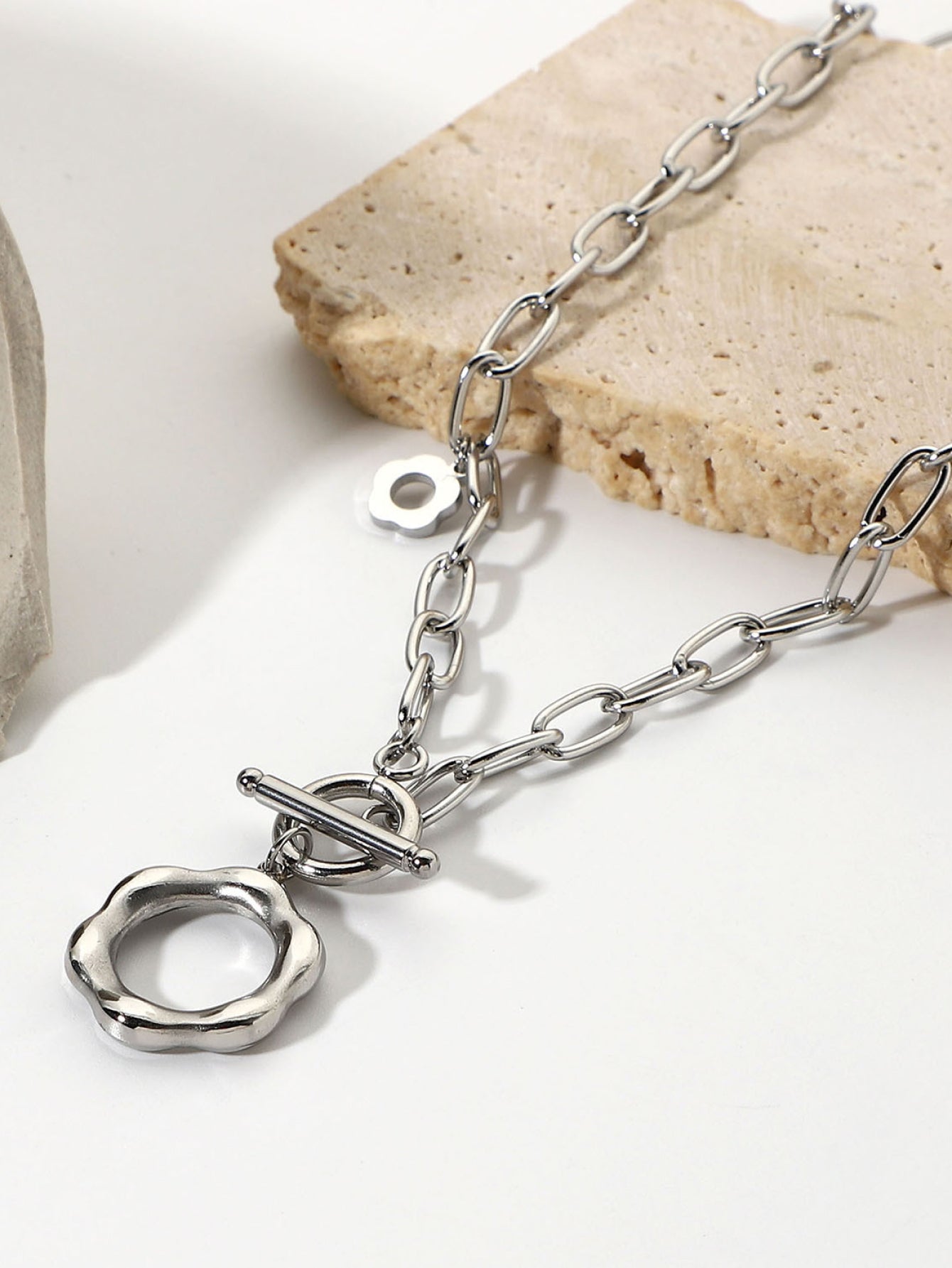 Flower Outline Chain Necklace with Toggle Clasp - LXM Fashion 